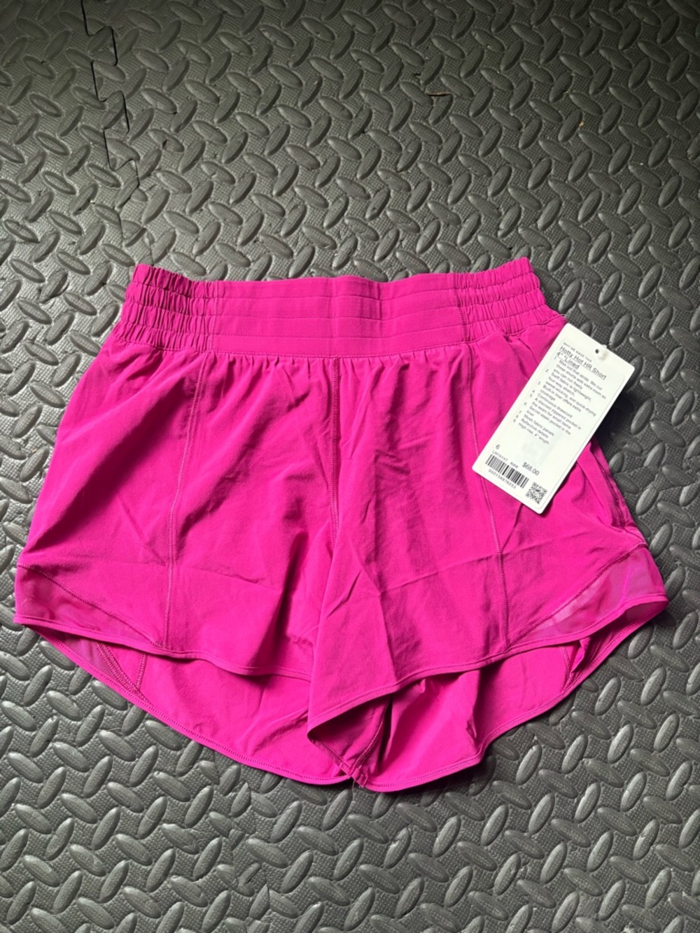 Lululemon Hotty Hot HR Short NWT